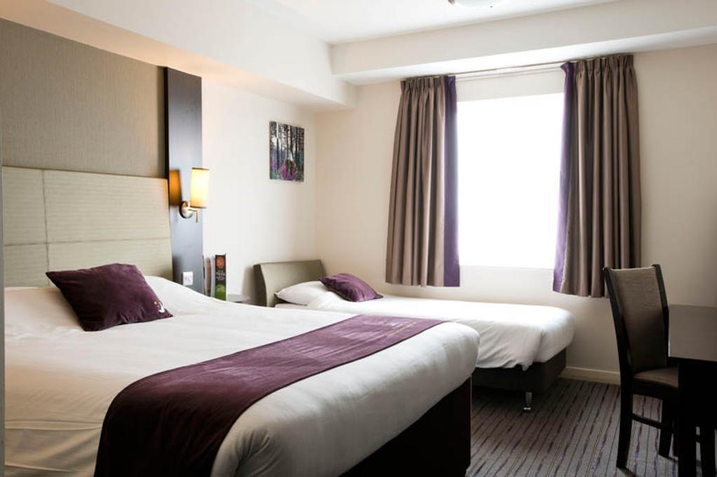 Premier Inn Chichester Exterior foto